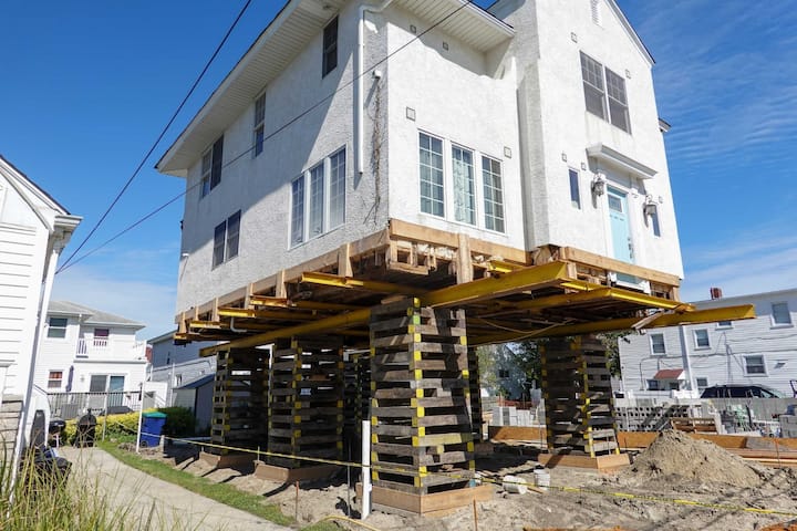 Located in Hartford, Connecticut, we are a company that specializes in house lifting, small distance house moving, piles and foundations.